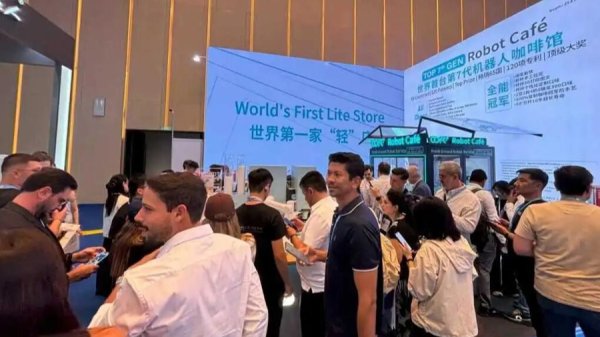 硬核智造扬帆出海！上海机器人咖啡馆在广交会上签大单